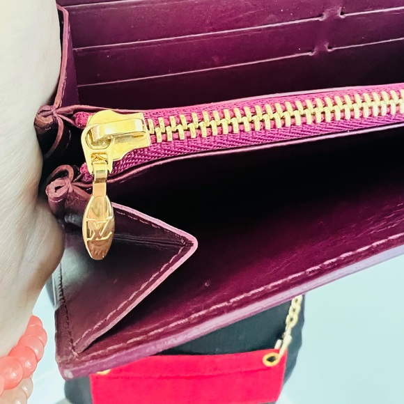 SOLD-Authentic Louis Vuitton Vernis Portefeuille Sarah Wallet Purple - Picture 12 of 14